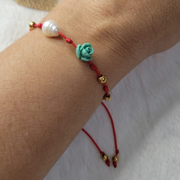 🌹NWT M22 Macrame bracelet. Fresh Water Pearl, Gold Steel, Rose. Adjustable - Picture 1 of 7